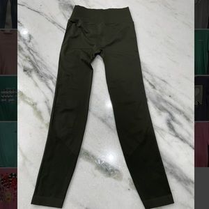 Never worn Lululemon leggings green size 4